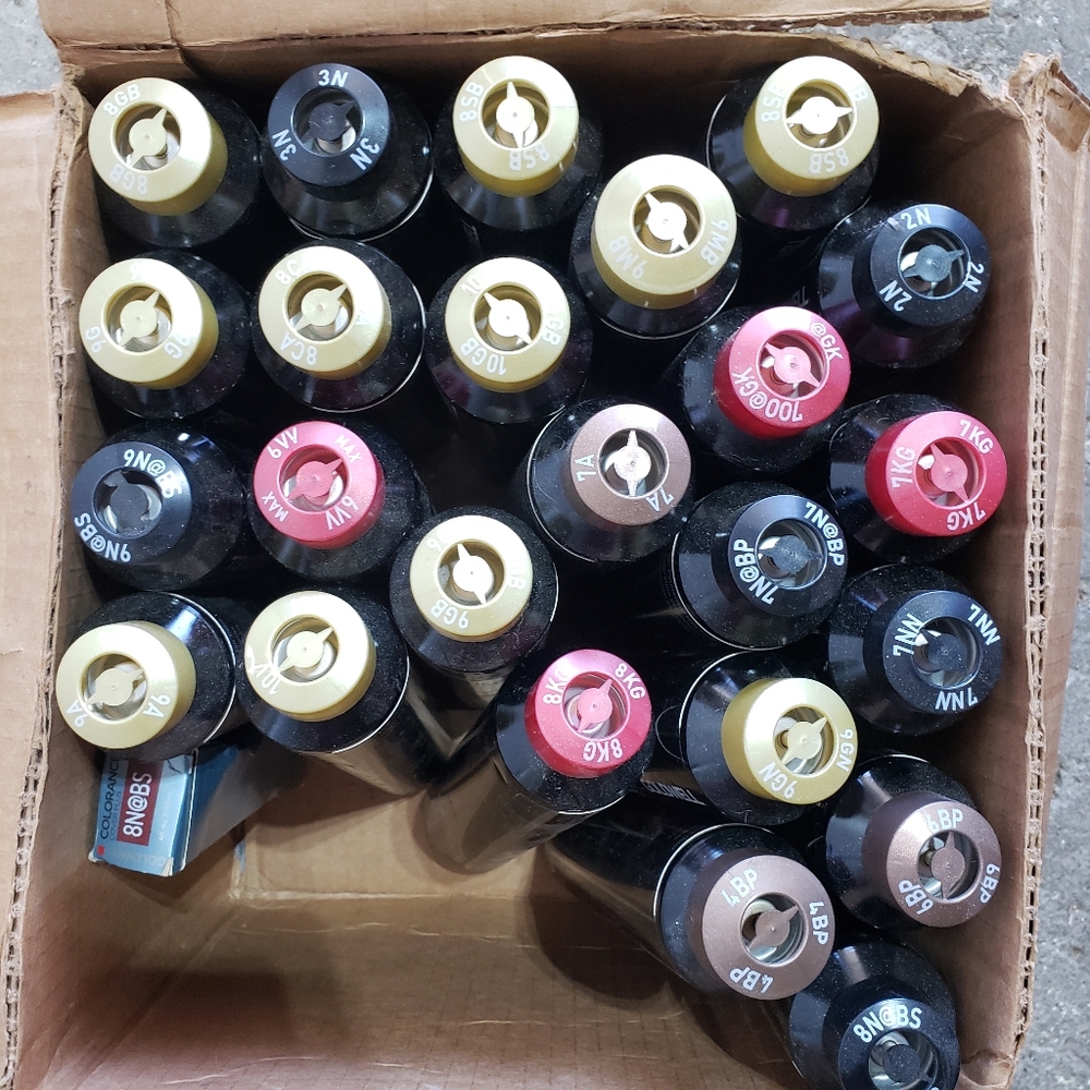 Goldwell Top Chic and Colorance cans